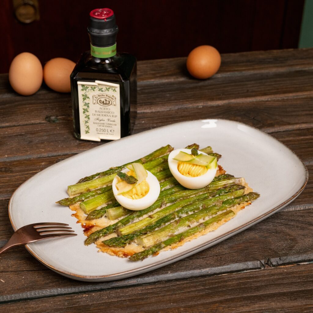 Uova ripiene con asparagi e Aceto Balsamico 